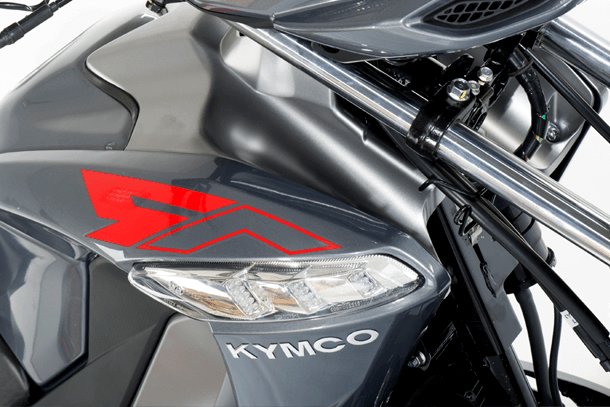 Leichtkraftrad 125ccm - Kymco Visar 125i | LED blinkry integrované v kapotáži